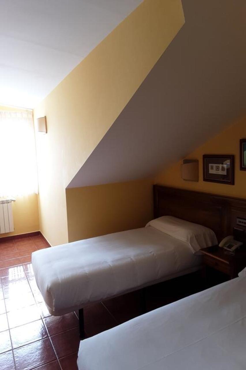 Hotel Marques De La Moral Naveces Exterior photo